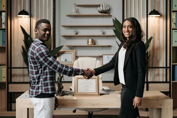 Exploration Mondiale des Franchises: Choisir les Meilleurs Endroits et Raisons pour Investir !